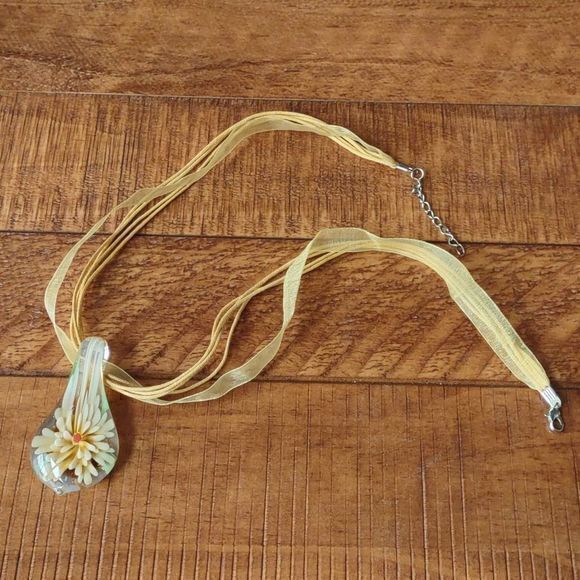 Yellow Flower Teardrop Necklace‎ - Picture 9 of 13